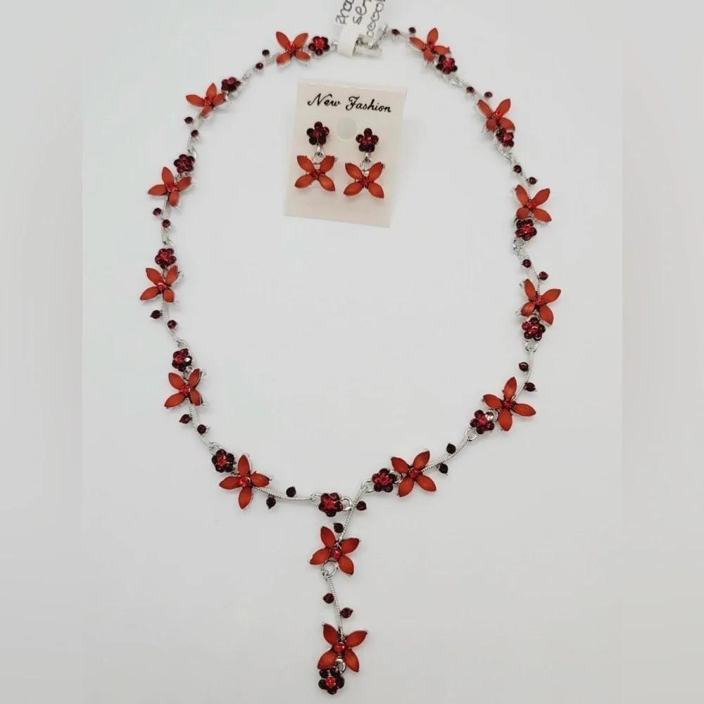 Rhodium plated Cubic Zirconia necklace and earrings set